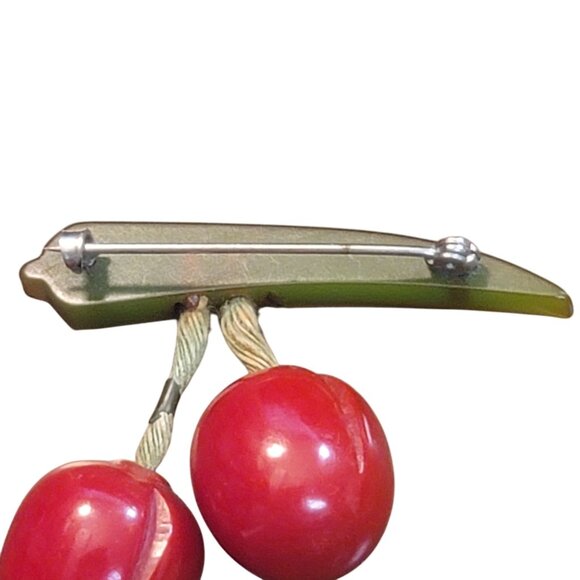 Vintage Bakelite Cherry Brooch Pin Red Cherries Green Leaf Design Retro Fruit - Picture 5 of 14